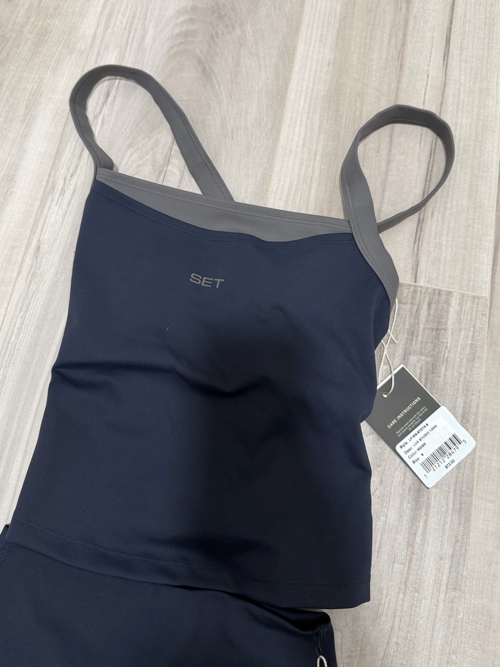 Set Active Indigo set. Lux capri leggings & Lux studio tank - Picture 2 of 5